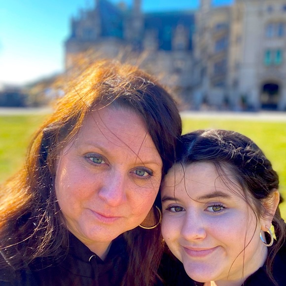 Meet your Posher, Jeanette - Picture 1 of 4